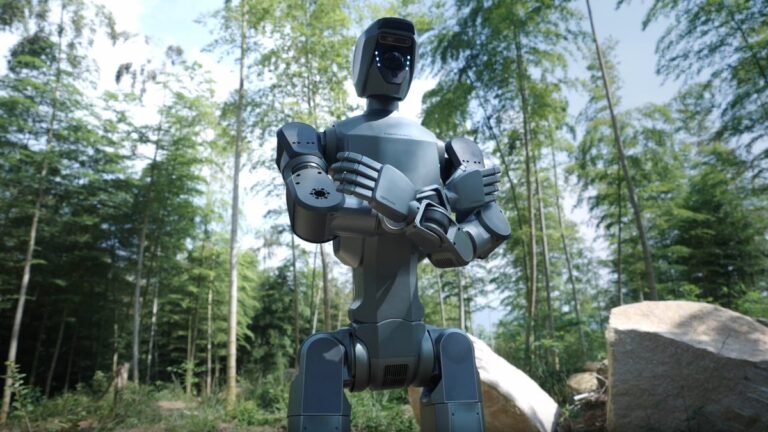 Deep Robotics stellt humanoiden Roboter DR02 vor, der stabil im Freien bewegt werden kann