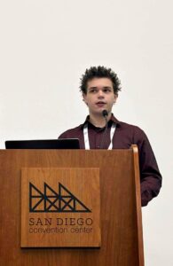 Der Weg eines 18-Jährigen zu NeurIPS: Stefan Kuyumjievs Inspirierende Reise