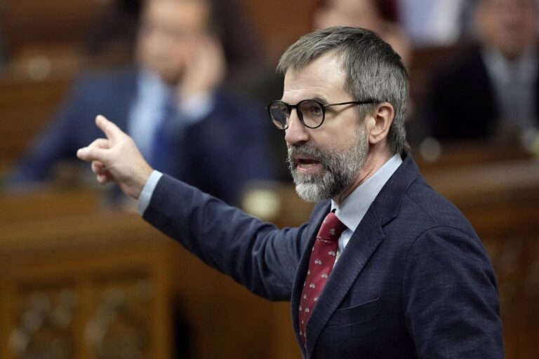 Die Kritik an Kanadas Rückschritt bei den Klimazielen