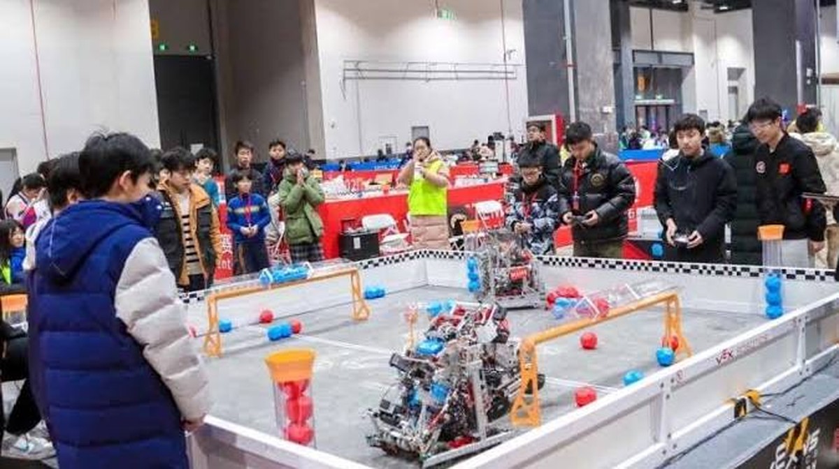 Ecuadorianische Schüler gewinnen zwei Preise bei der Robotik-Weltmeisterschaft in China