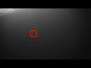 Ein Lichtblitz auf der Dunklen Seite des Mondes