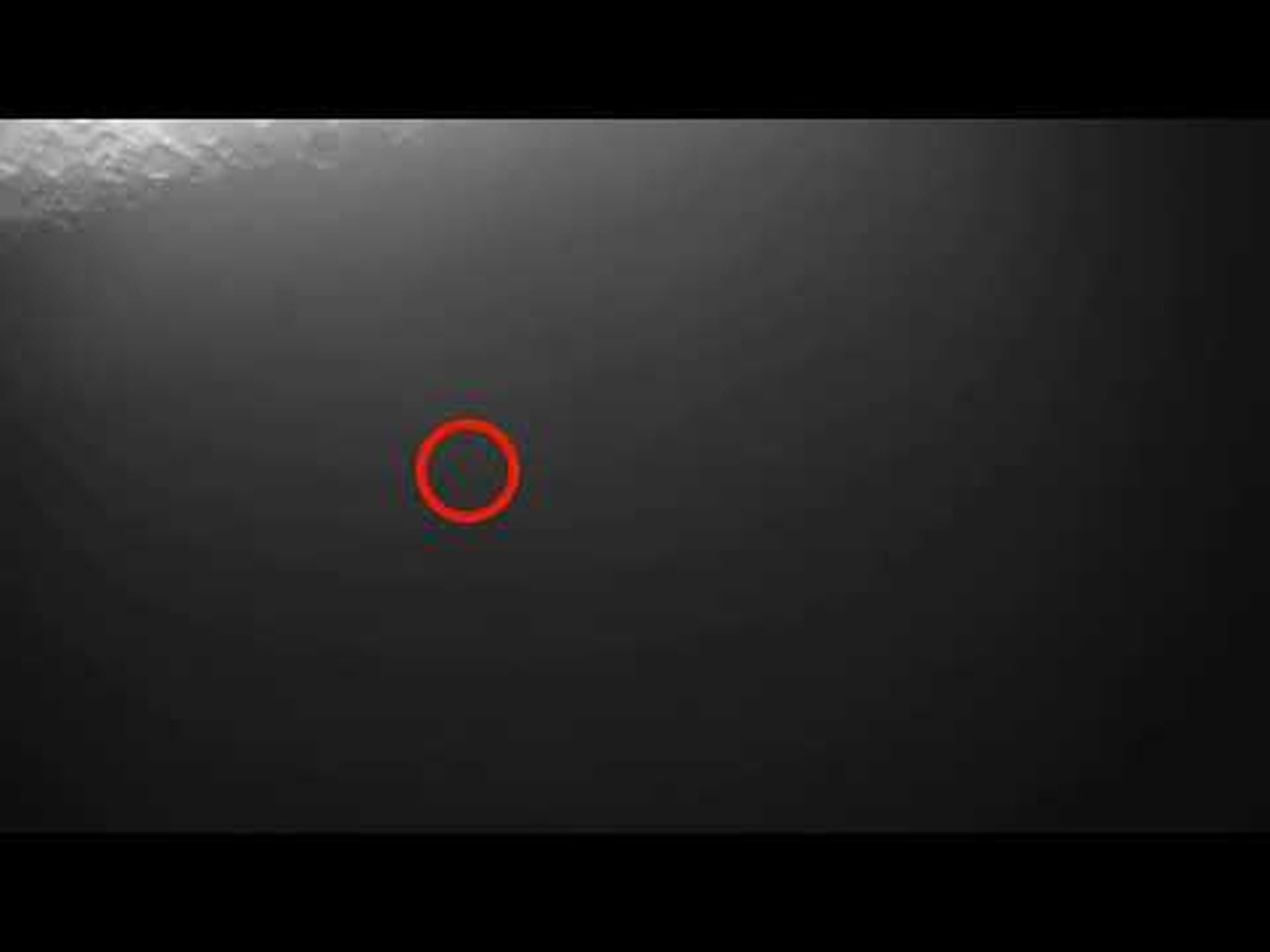 Ein Lichtblitz auf der Dunklen Seite des Mondes