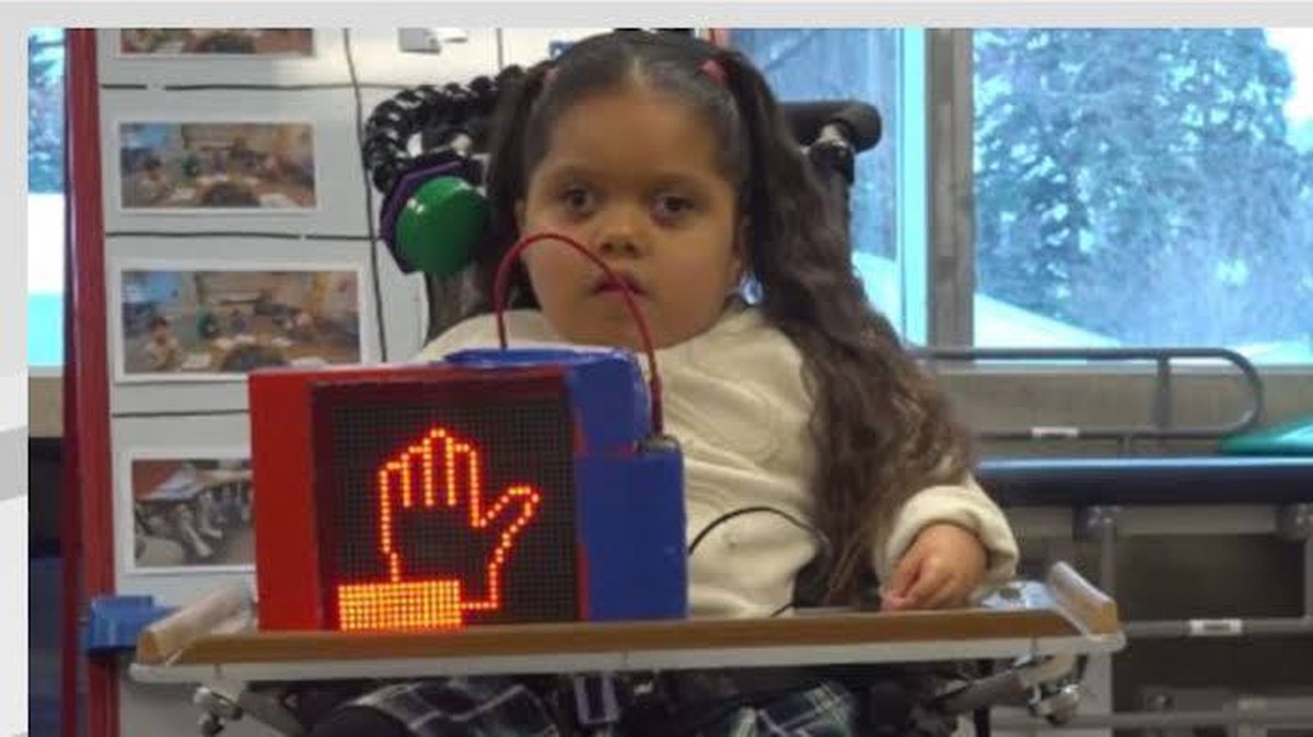 Moorhead: Roboterteam konzipiert Kopfsteuerungsgerät für Schülerin