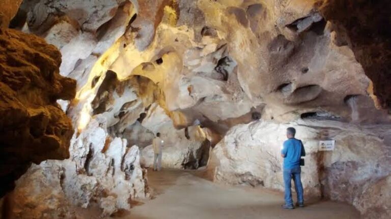 Neuentdeckungen in einem großen unterirdischen Höhlensystem unter der Sierra de las Nieves