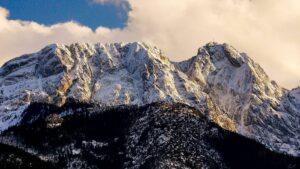 Seismische Aktivität in den Sudeten und Karpaten und deren geologische Bedeutung