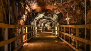 Der Berg in Katalonien, der allein wächst: Das einzigartige Phänomen in Europa, das einen Glaspalast verbirgt