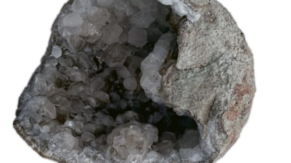 Die Entdeckung eines fossilen Dinosaurier-Eis voller Kristalle