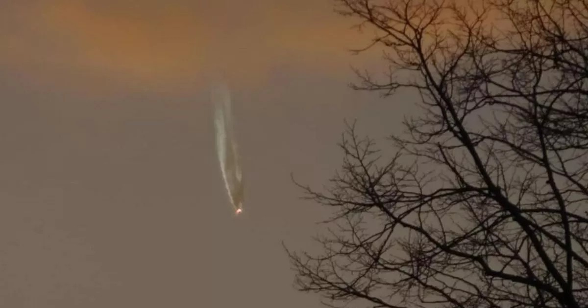 Ein Amateurastronom beobachtet ein seltenes Feuerballphänomen über Nordwales