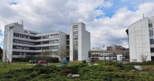 Forschungsteam der Westböhmischen Universität entdeckt neuen Zustand der Materie in zweidimensionalen Kristallen