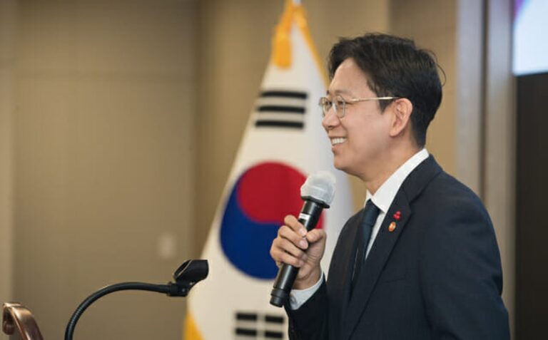 Schilf auf die Hintergründe der Diskussion um AI-Modelle in Südkorea